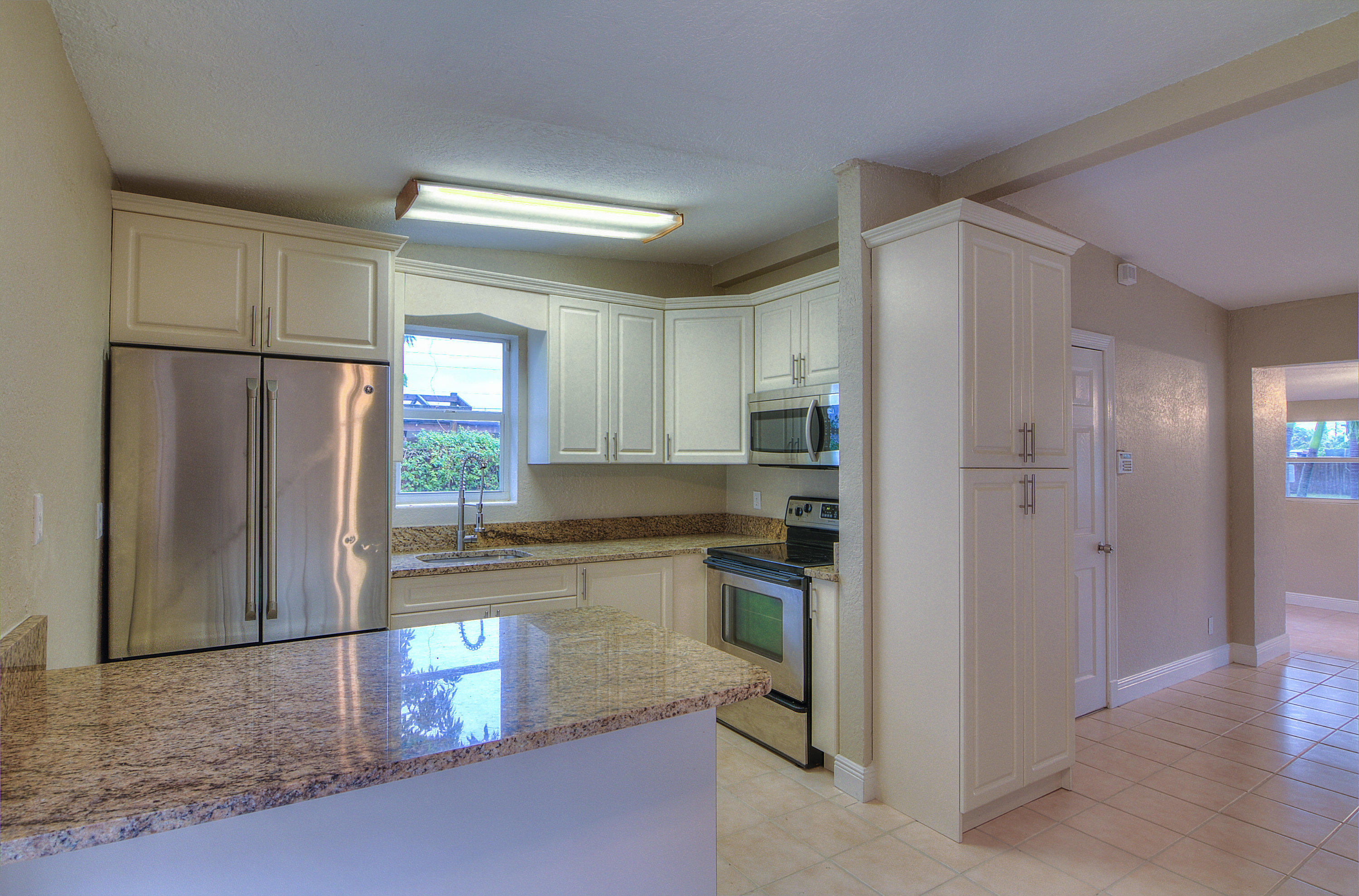 2285 Rue Road West Palm Beach, FL 33415 - Photo 3 of 21 Kitchen_2