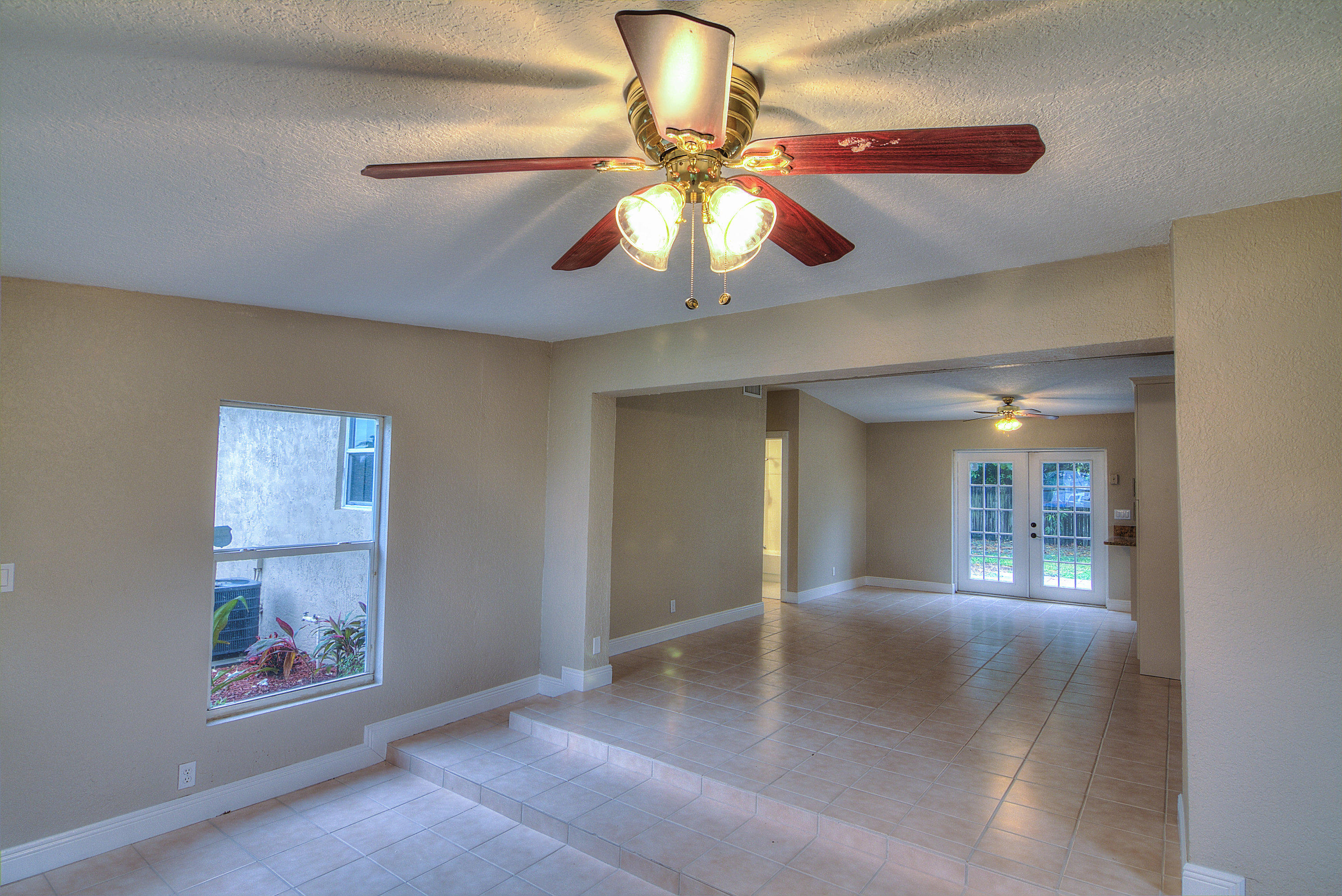 2285 Rue Road West Palm Beach, FL 33415 - Photo 7 of 21 Livingroom_2