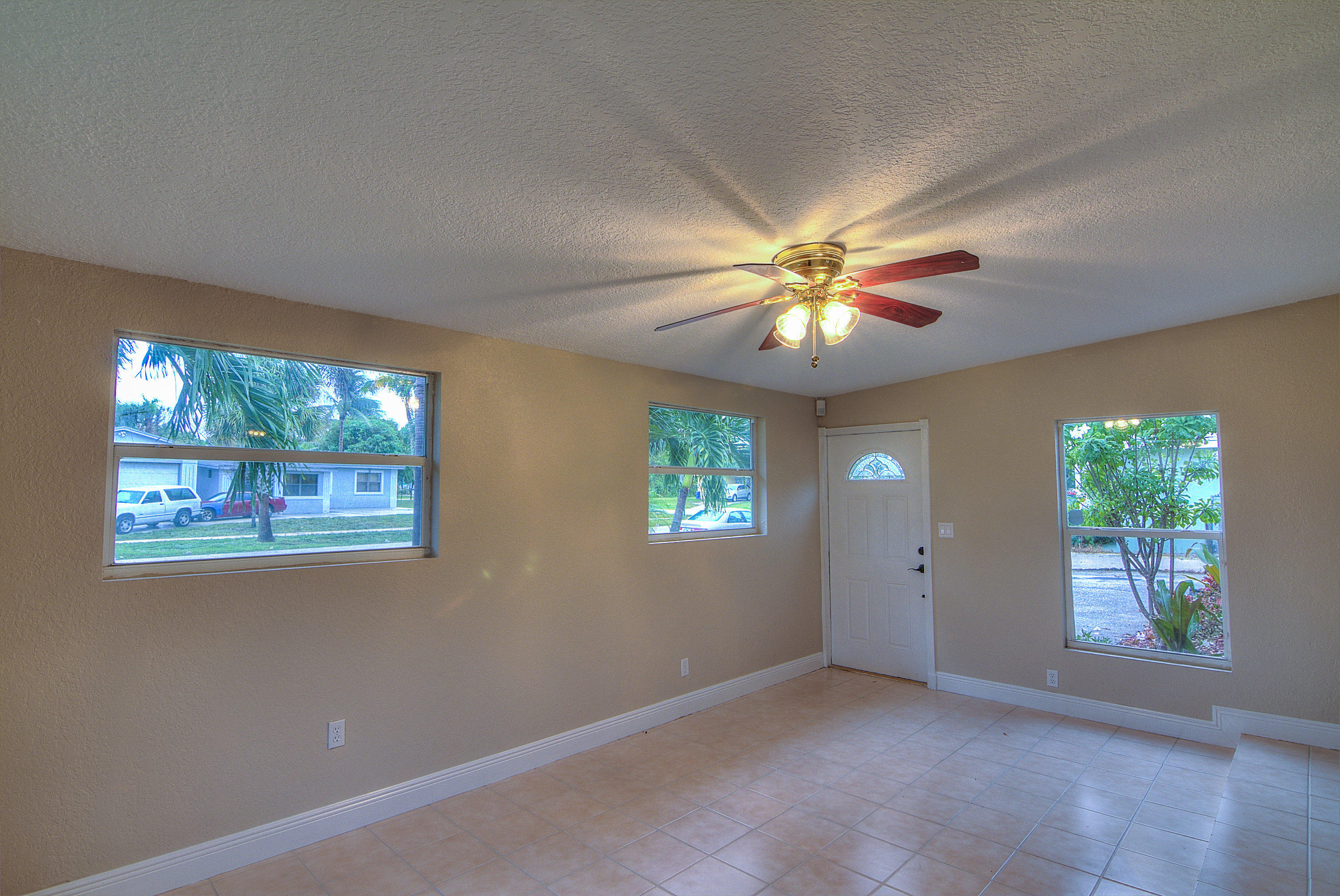 2285 Rue Road West Palm Beach, FL 33415 - Photo 8 of 21 Livingroom