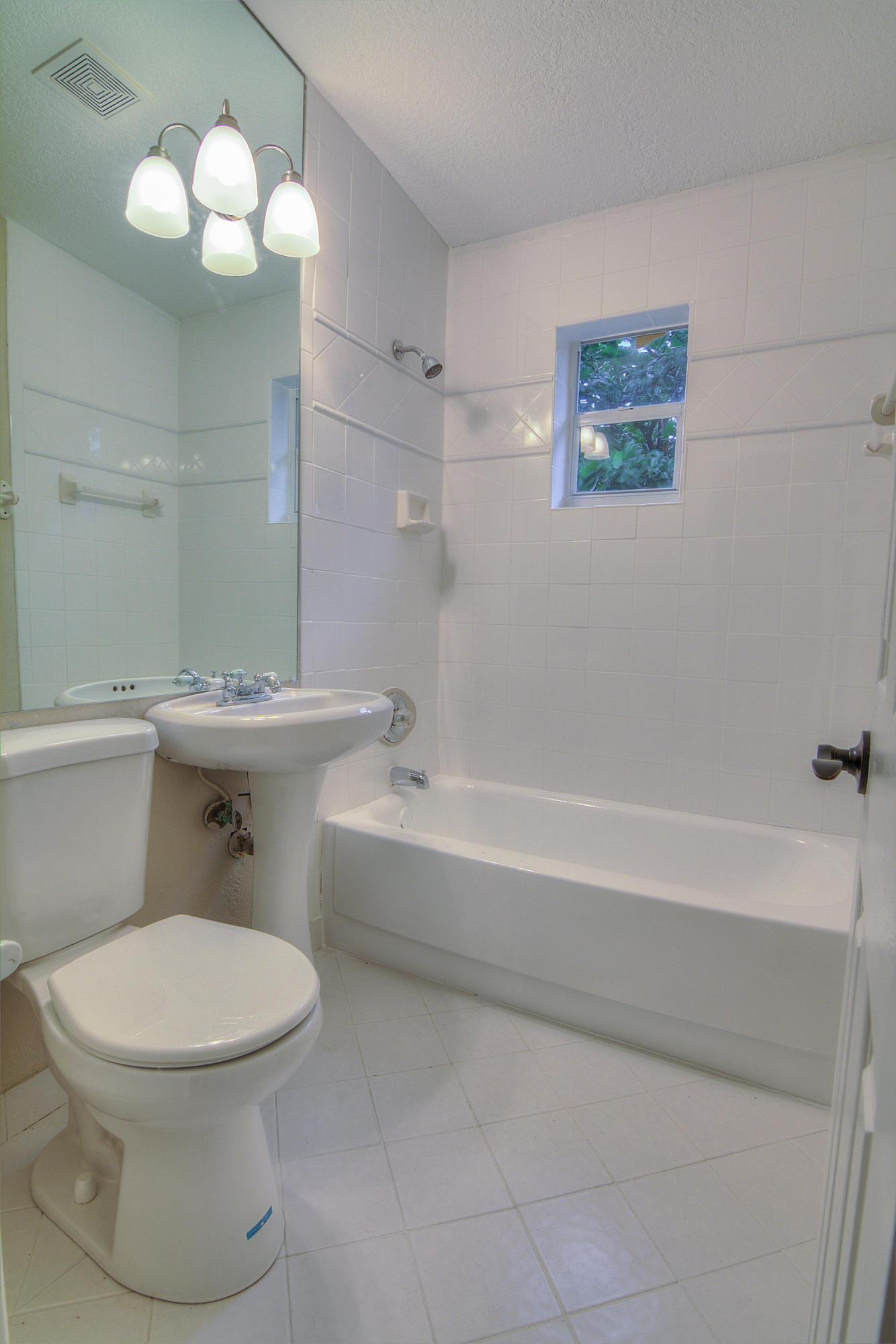 2285 Rue Road West Palm Beach, FL 33415 - Photo 10 of 21 Bathroom