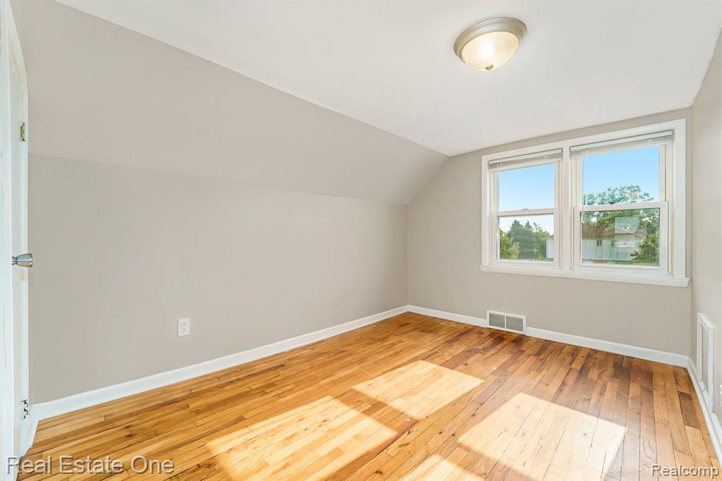 2106 John R Road Troy, MI 48083 - Photo 10 of 16