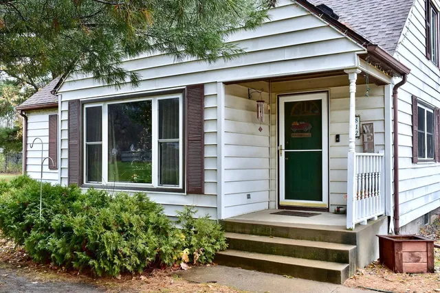 $325,000 | 812 6th Street West, Wabasha, MN 55981