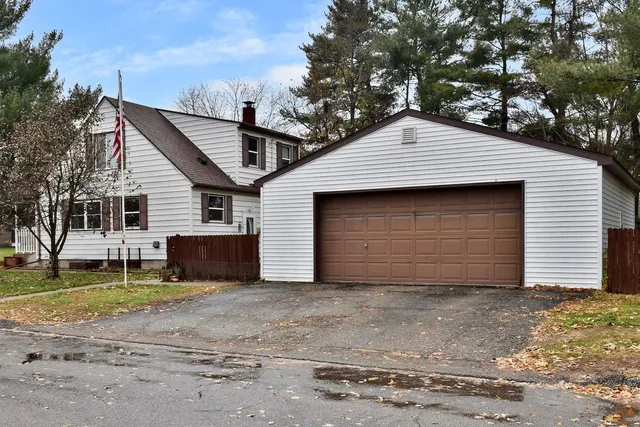 $325,000 | 812 6th Street West, Wabasha, MN 55981