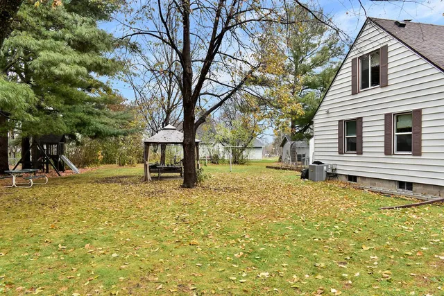 $325,000 | 812 6th Street West, Wabasha, MN 55981