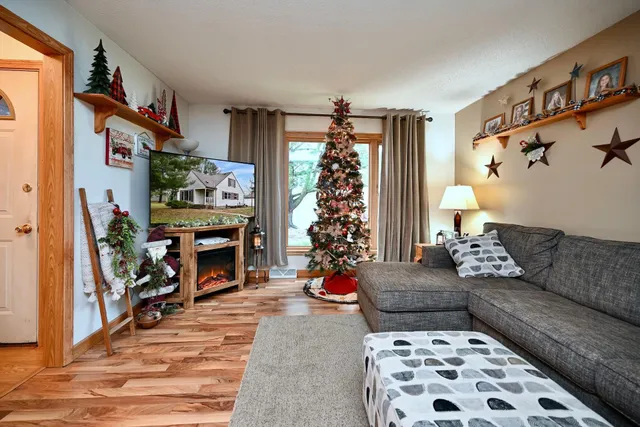 $325,000 | 812 6th Street West, Wabasha, MN 55981