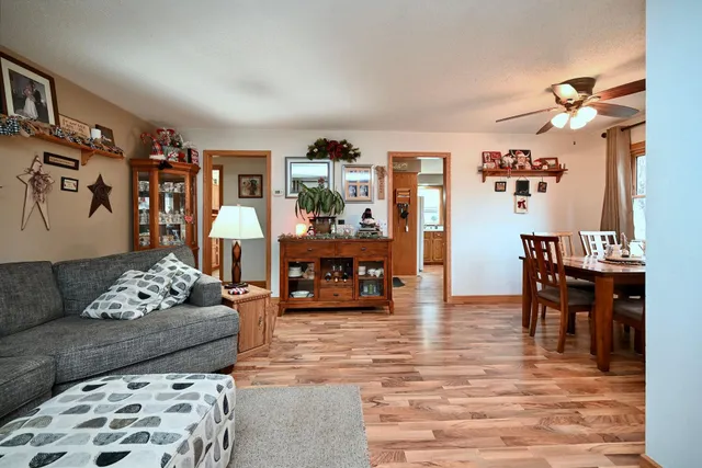 $325,000 | 812 6th Street West, Wabasha, MN 55981