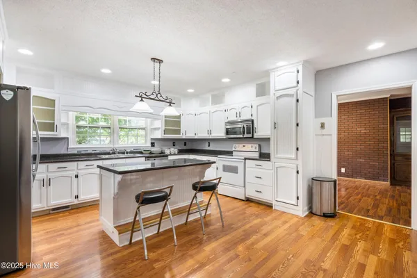 $200,000 | 705 6th Street, Maysville, NC 28555