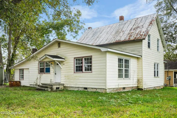 $200,000 | 705 6th Street, Maysville, NC 28555