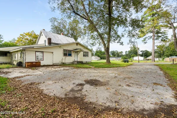 $200,000 | 705 6th Street, Maysville, NC 28555