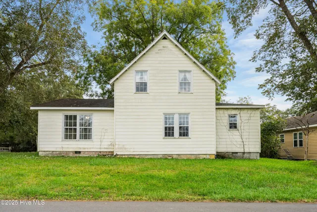 $225,000 | 705 6th Street, Maysville, NC 28555