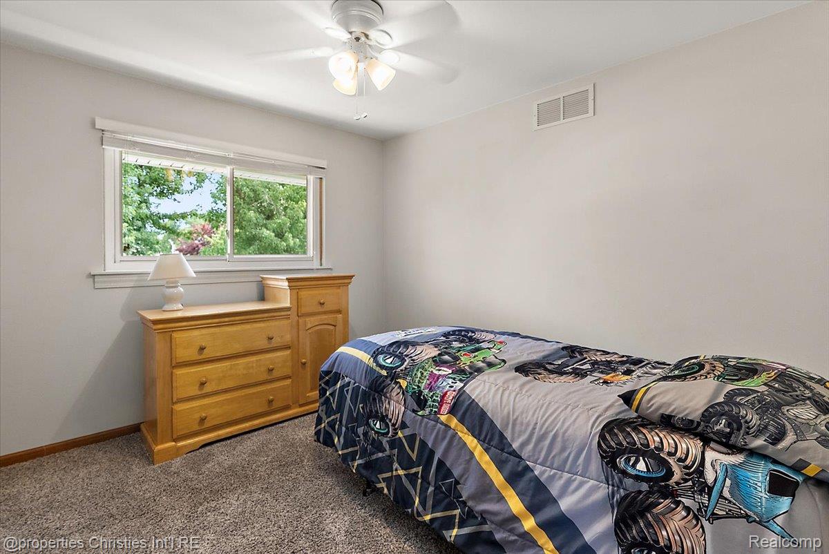 43848 Arlington Road Canton, MI 48187 - Photo 32 of 51 55-43848 Arlington-55.jpg