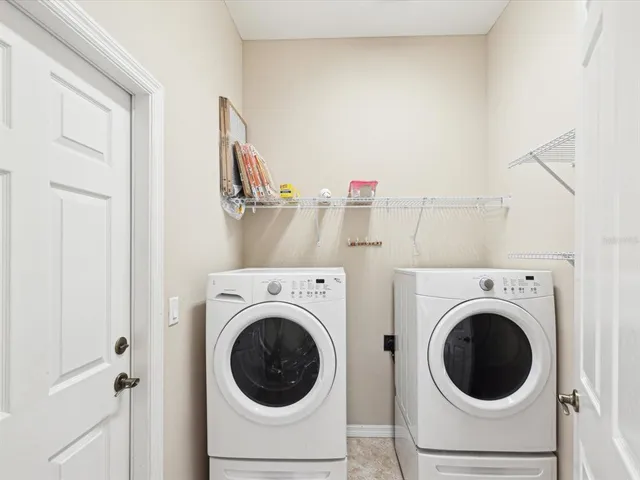 a view of entryway with washer and dryer