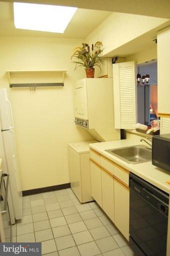 5505 Seminary Road, Unit 508N Falls Church, VA 22041 - Photo 9 of 22 Kitchen