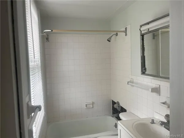 $1,675 | 8 Mansion Street, Unit 2, Poughkeepsie, NY 12601
