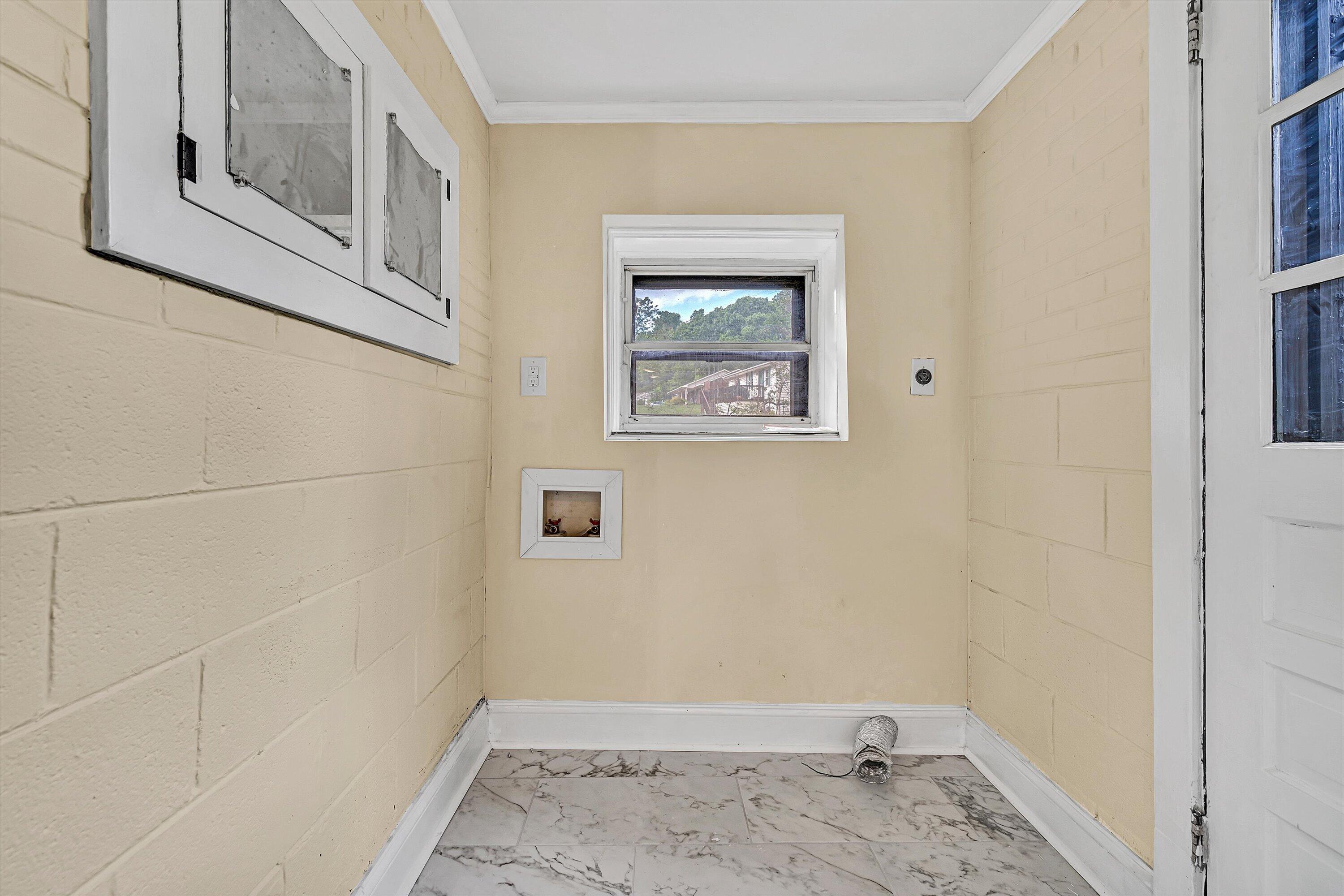 4714 Tobey Road Salem, VA 24153 - Photo 24 of 37 Entry Level Laundry Room