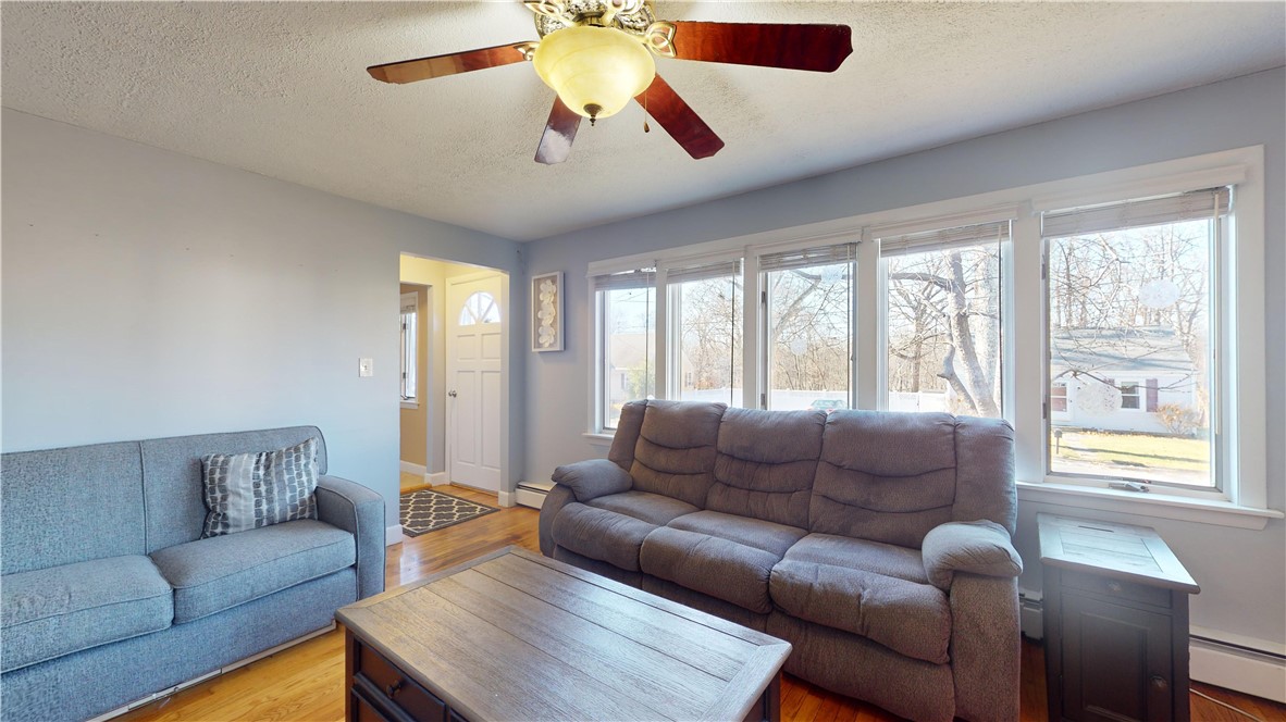 77 Iroquois Road Cumberland, RI 02864 - Photo 4 of 25