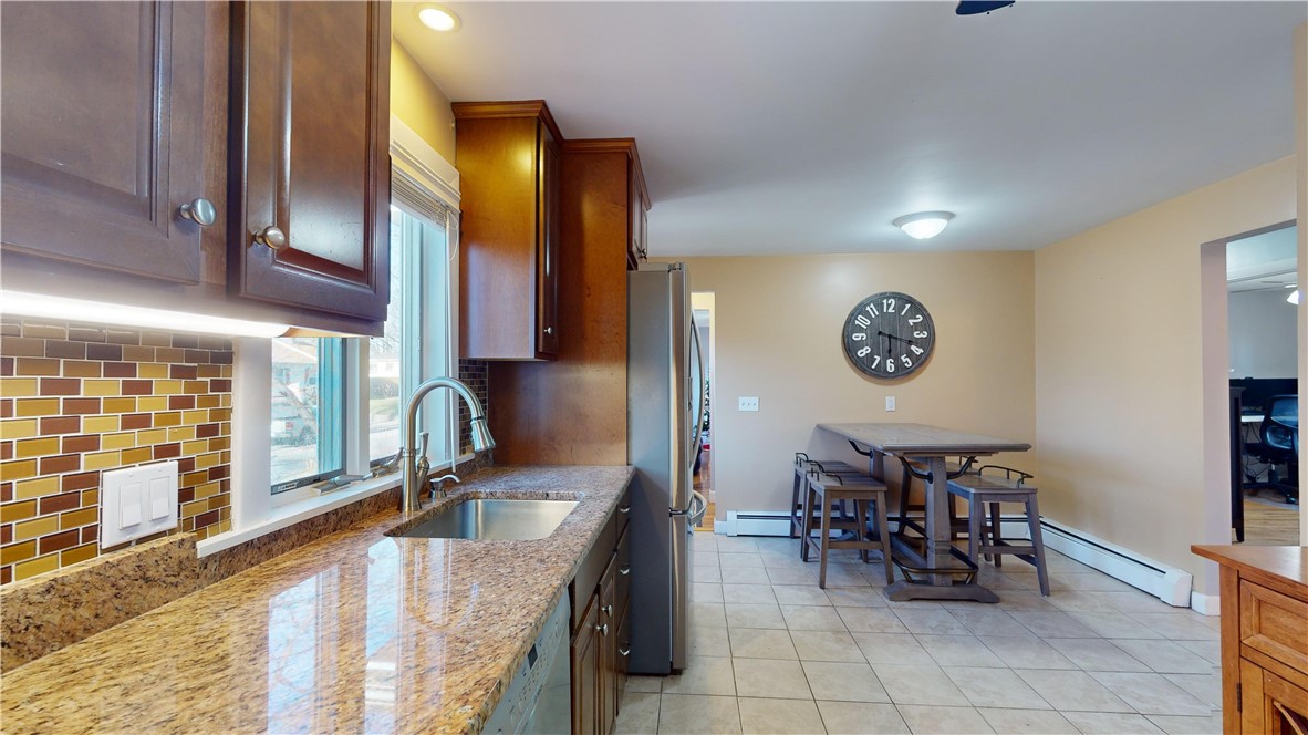 77 Iroquois Road Cumberland, RI 02864 - Photo 9 of 25