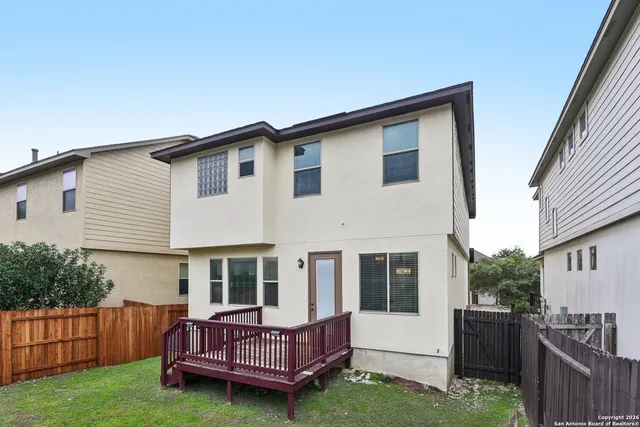 a view of a house with backyard and porch