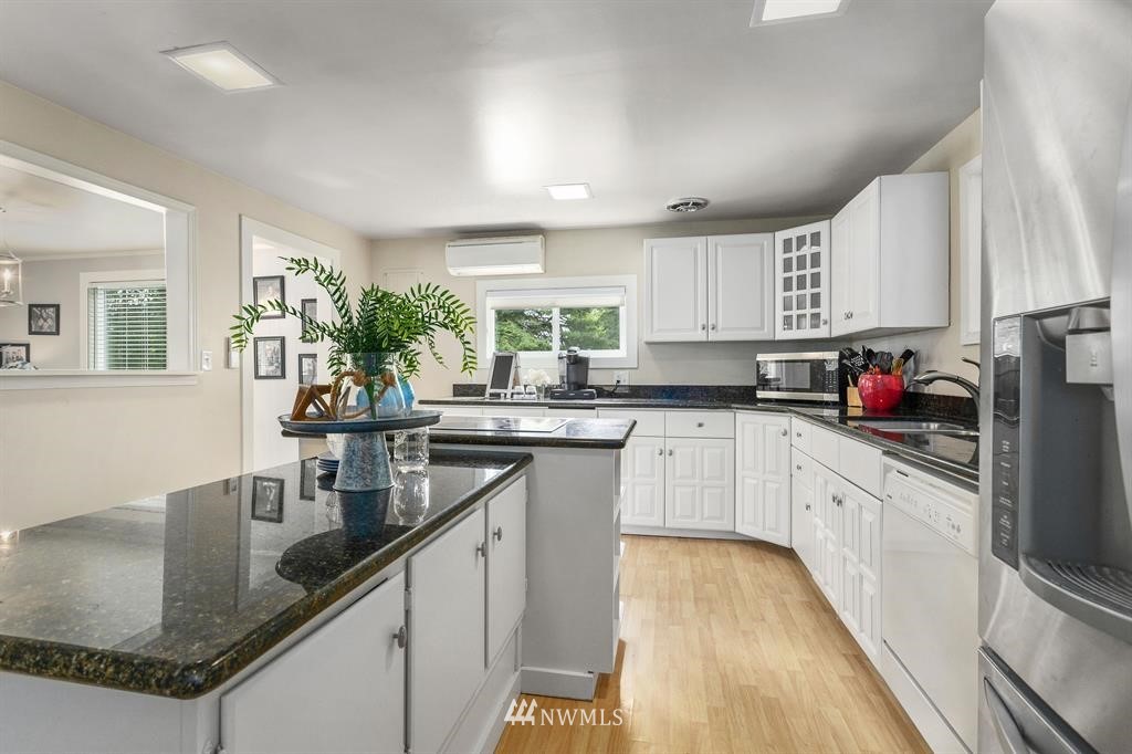 4205 Robinson Road Northeast Bremerton, WA 98310 - Photo 11 of 22 Gallery Image 11