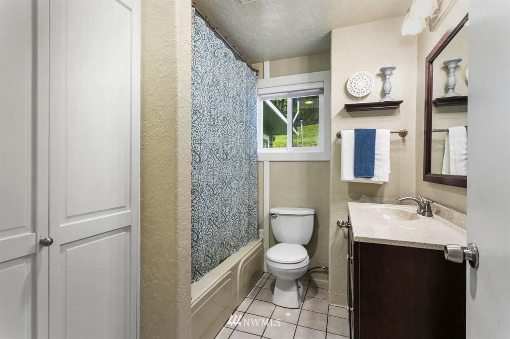 4205 Robinson Road Northeast Bremerton, WA 98310 - Photo 14 of 22 Gallery Image 14