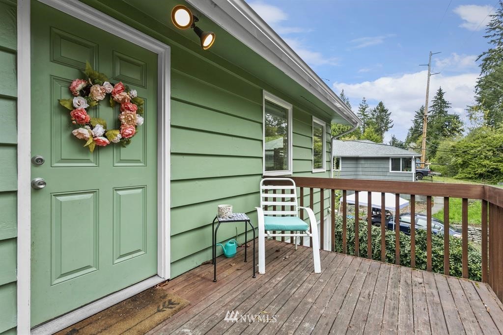 4205 Robinson Road Northeast Bremerton, WA 98310 - Photo 3 of 22 Gallery Image 3