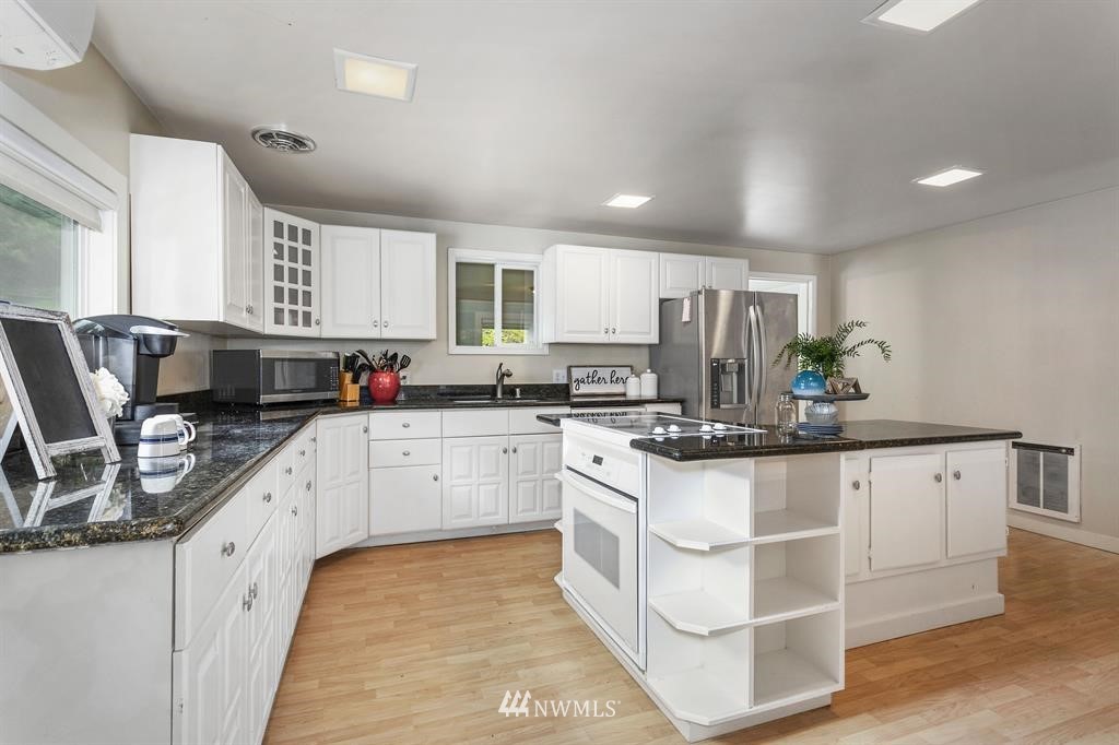 4205 Robinson Road Northeast Bremerton, WA 98310 - Photo 9 of 22 Gallery Image 9