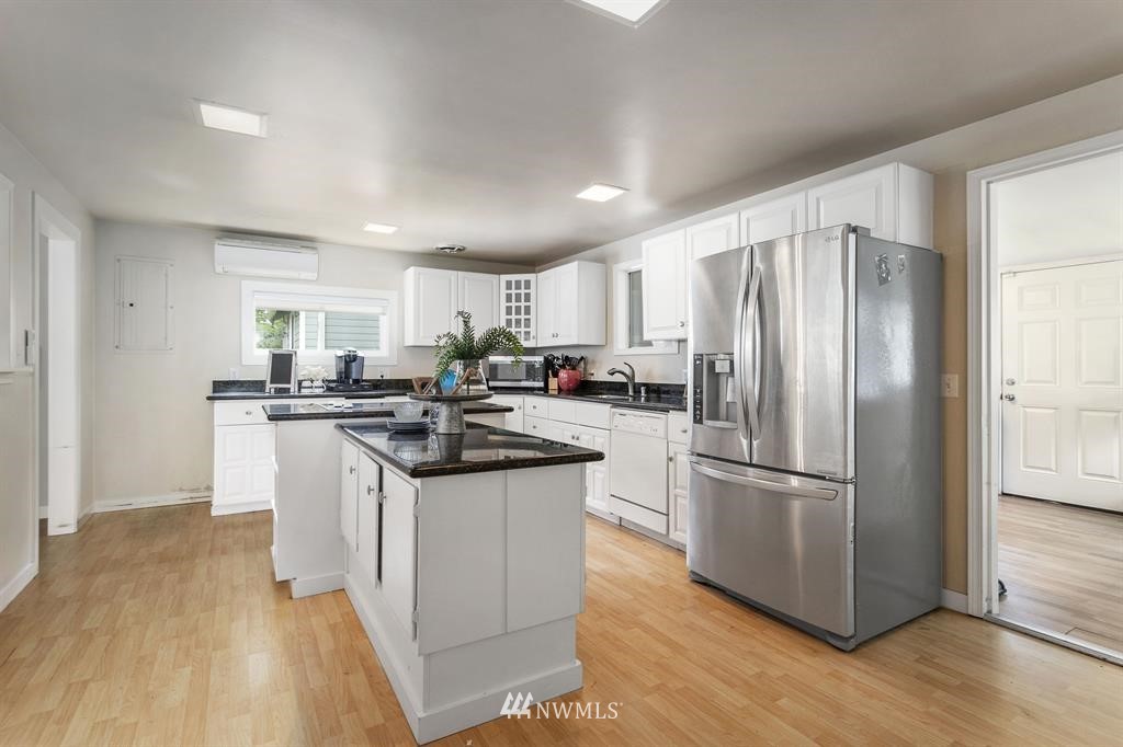 4205 Robinson Road Northeast Bremerton, WA 98310 - Photo 10 of 22 Gallery Image 10
