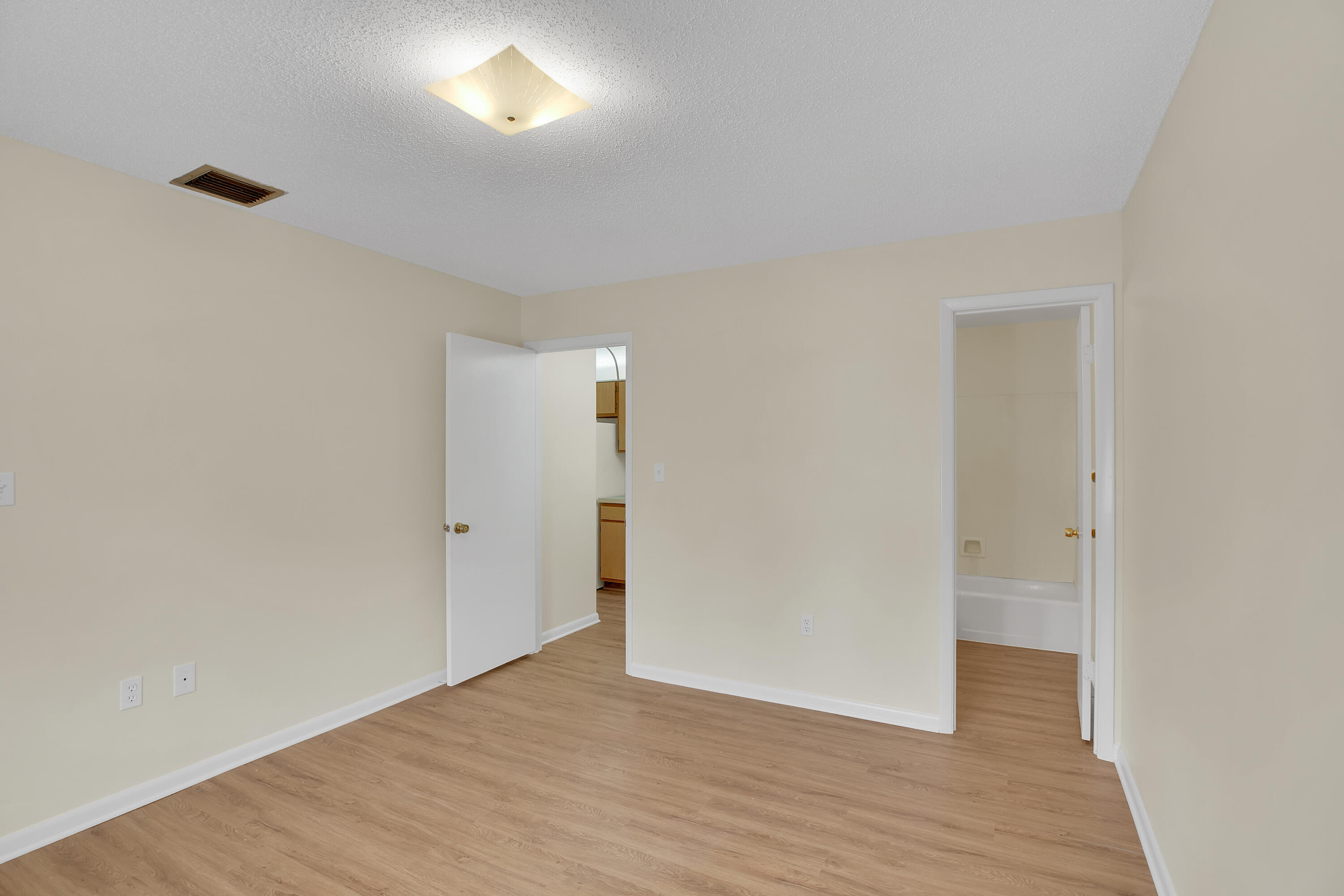 2007 Oleander Boulevard, Unit D Fort Pierce, FL 34950 - Photo 23 of 41 240822_BlaisMedia&Marketing_Blais_2007Ol