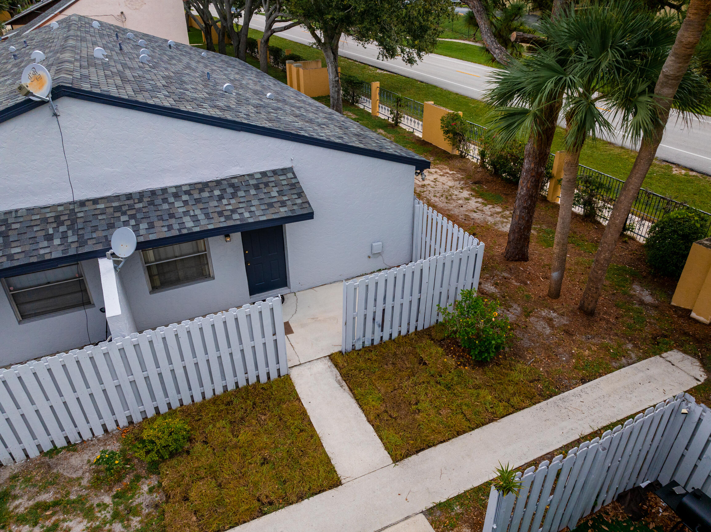 2007 Oleander Boulevard, Unit D Fort Pierce, FL 34950 - Photo 3 of 41 240822_BlaisMedia&Marketing_Blais_2007Ol