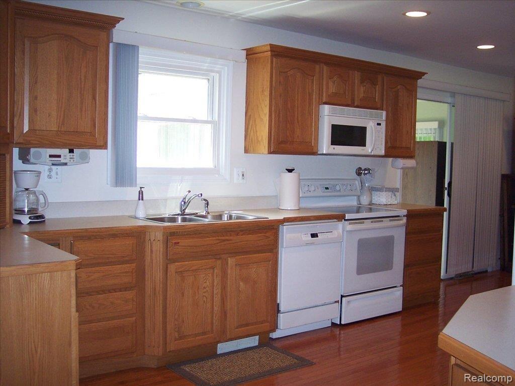2851 Rhineberry Road Rochester, MI 48309 - Photo 9 of 25 Remodeled Kitchen