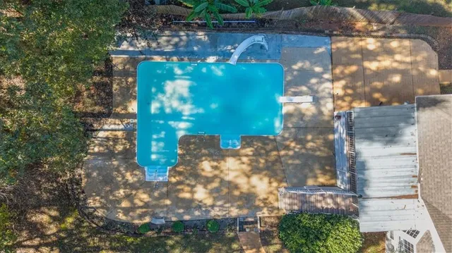a close up view of a washer and dryer