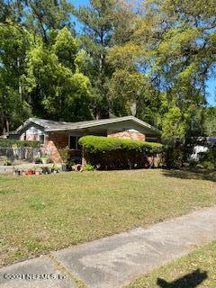 4605 Silver Ridge Drive Jacksonville, FL 32207 - Photo 3 of 6 a view of a house with a yard