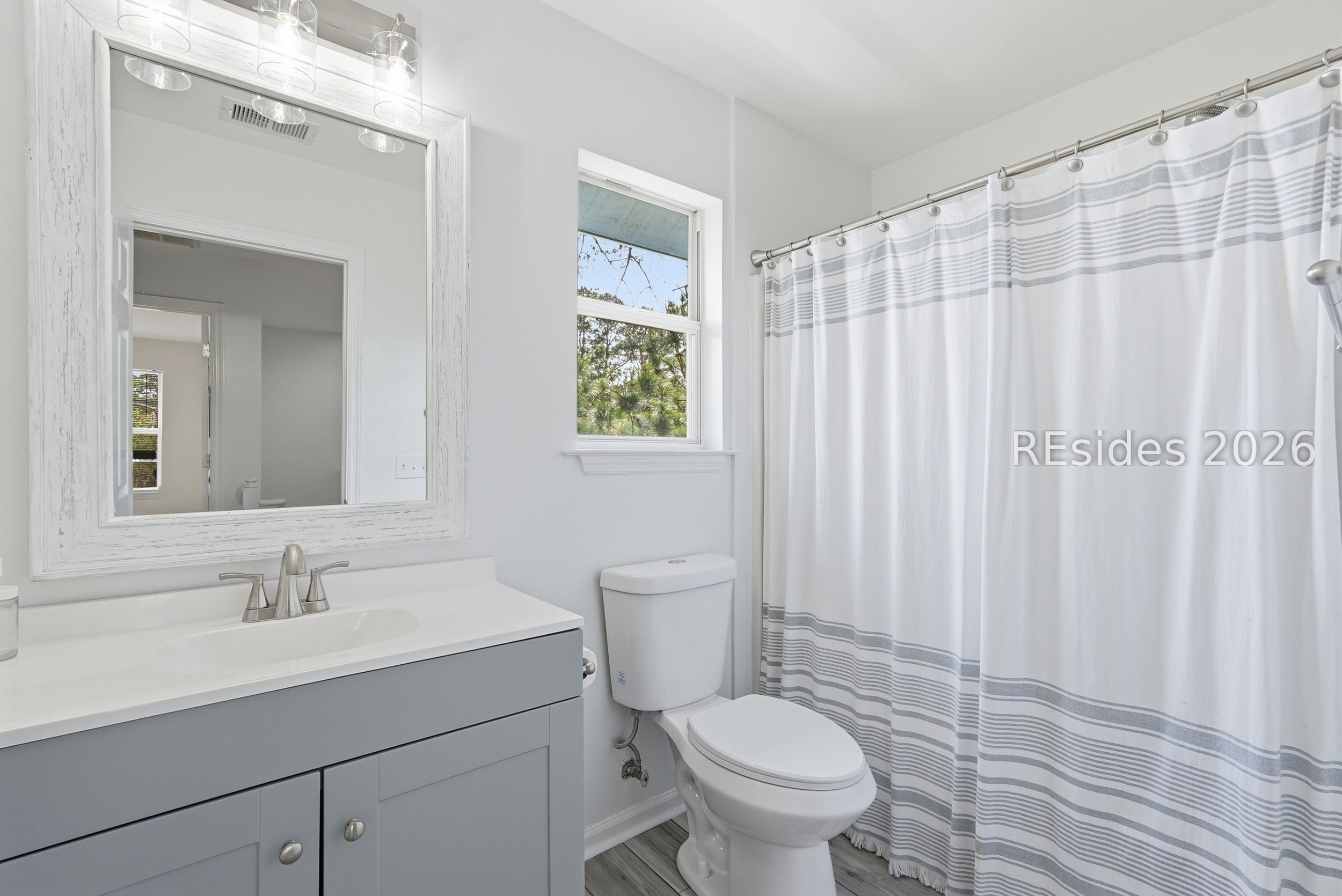 10 Pine Burr Road East, Unit 5 Hilton Head Island, SC 29926 - Photo 25 of 38 Guest bathroom