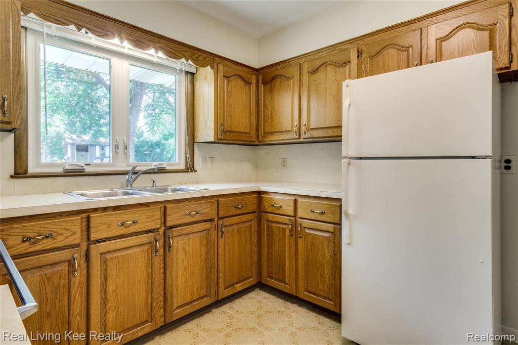 2361 Oklahoma Avenue Rochester Hills, MI 48309 - Photo 19 of 45