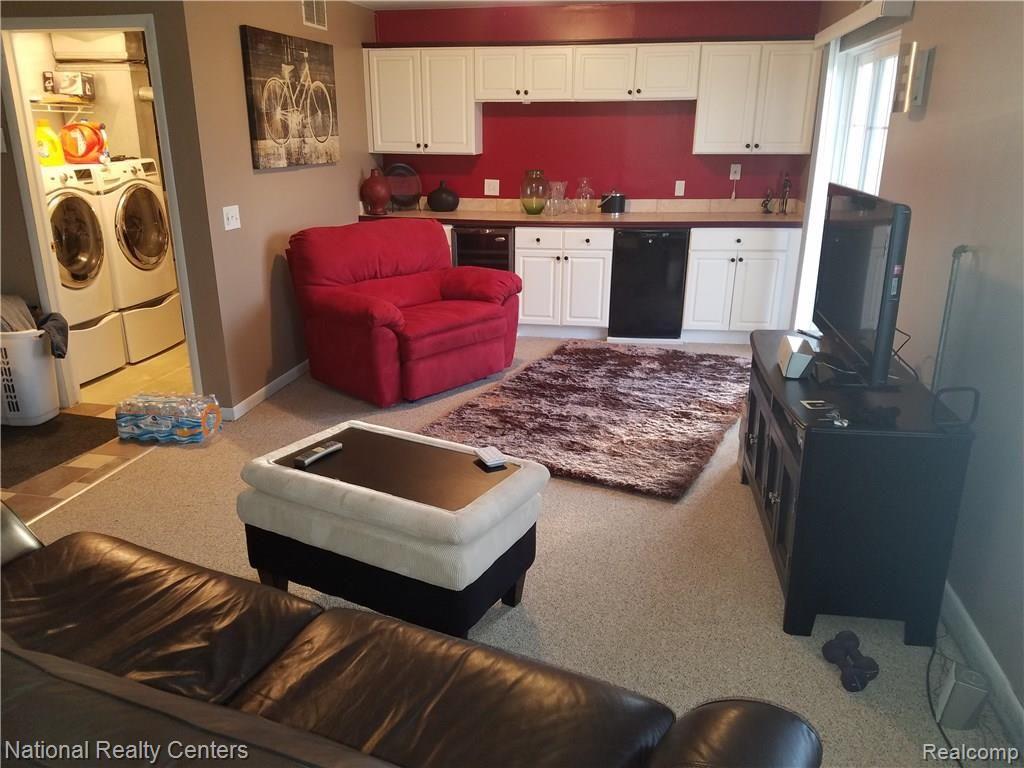 253 Oak Ridge Drive, Unit 44 Pontiac, MI 48341 - Photo 35 of 38