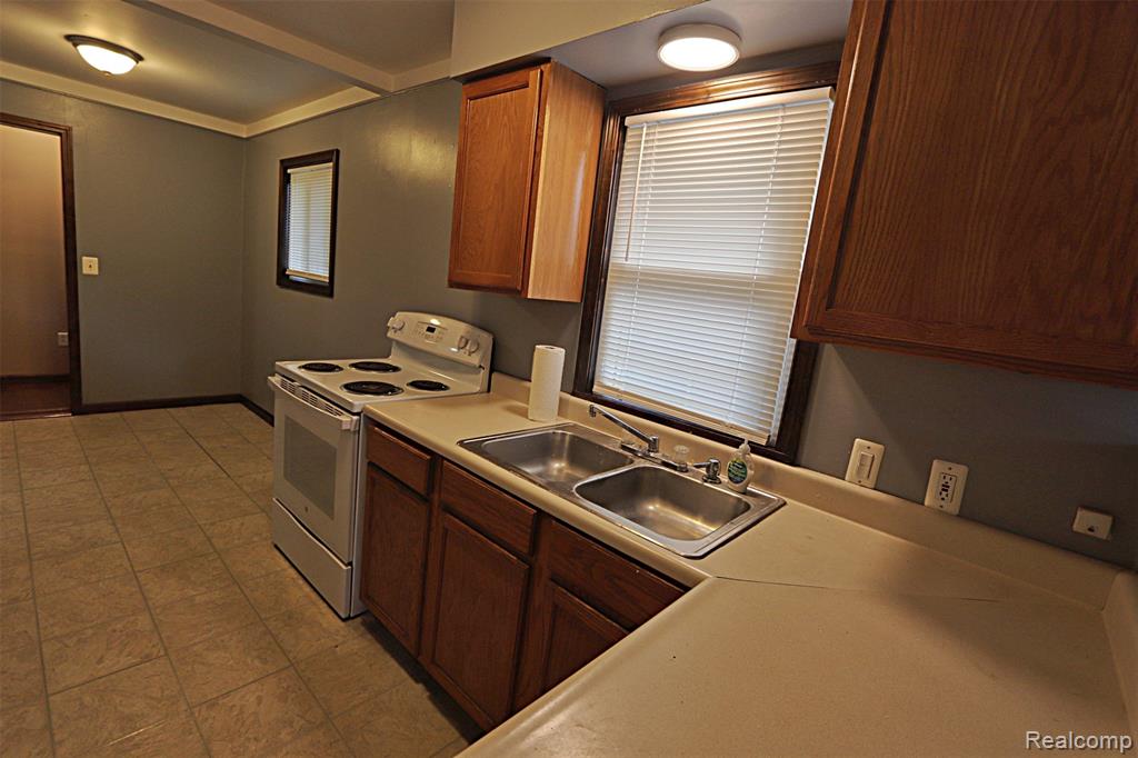 19554 Farmington Road Livonia, MI 48152 - Photo 32 of 40