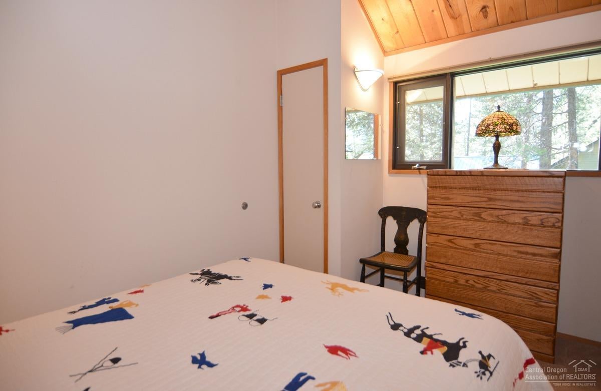 57515 Ranch Cabin Road, Unit B15 Sunriver, OR 97707 - Photo 19 of 21 Bedroom #2 looking into the pines.