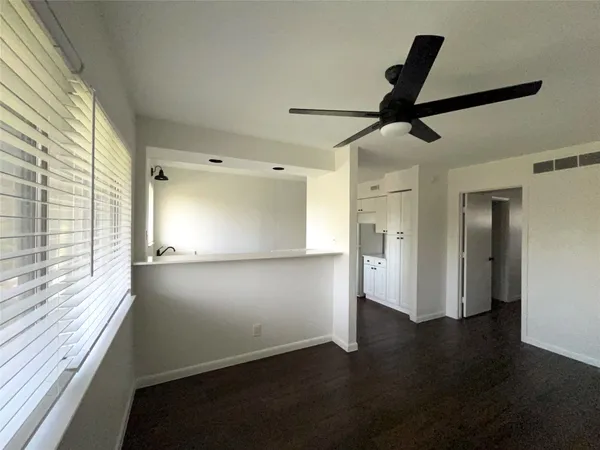 $1,100 | 3304 Red River Street, Unit 203, Austin, TX 78705