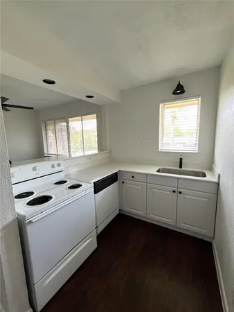 $1,100 | 3304 Red River Street, Unit 203, Austin, TX 78705