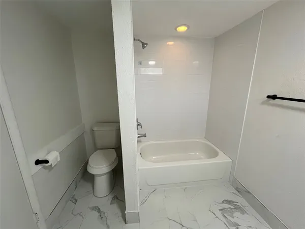 $1,100 | 3304 Red River Street, Unit 203, Austin, TX 78705