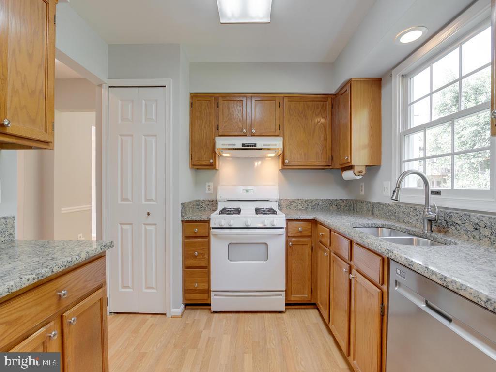 13925 Riding Loop Drive North Potomac, MD 20878 - Photo 14 of 50 Gallery Image 14