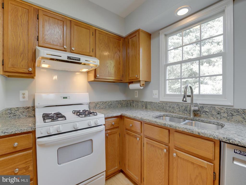 13925 Riding Loop Drive North Potomac, MD 20878 - Photo 15 of 50 Gallery Image 15