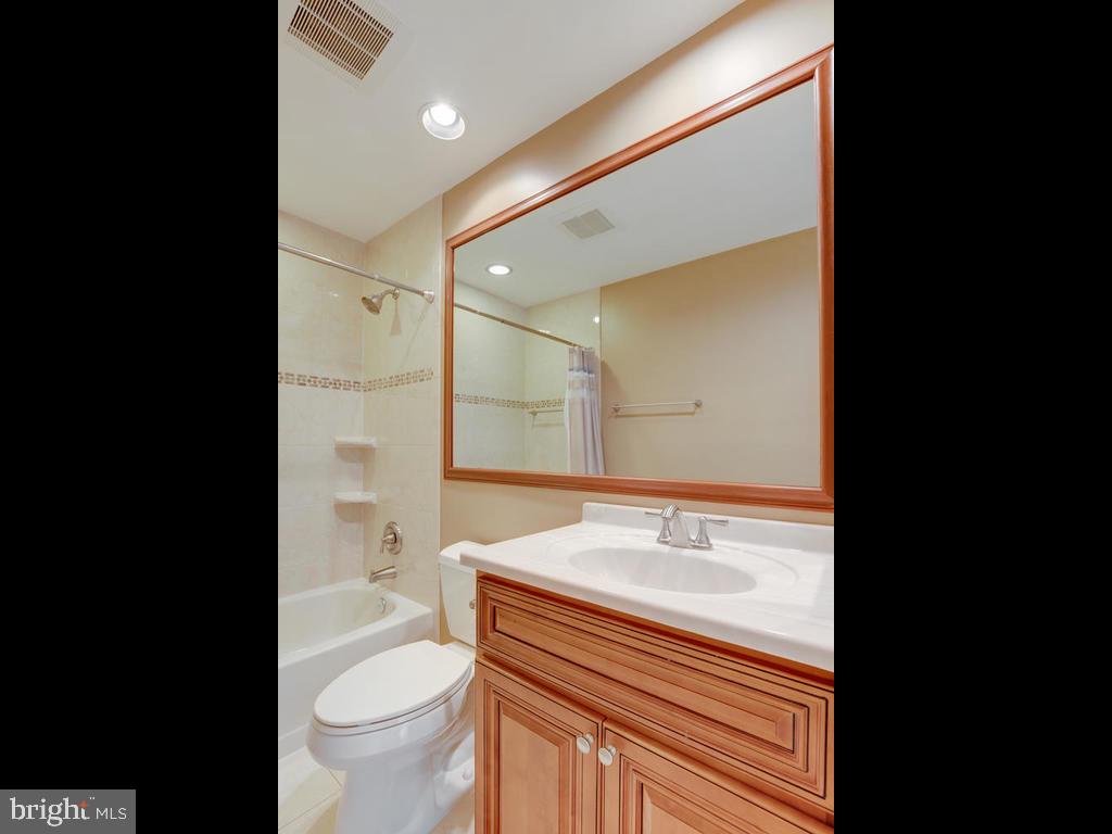 13925 Riding Loop Drive North Potomac, MD 20878 - Photo 37 of 50 Gallery Image 37