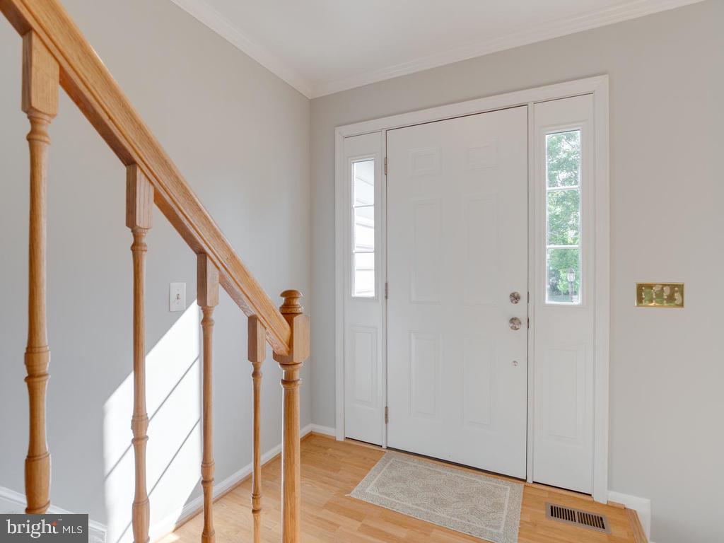 13925 Riding Loop Drive North Potomac, MD 20878 - Photo 5 of 50 Gallery Image 5