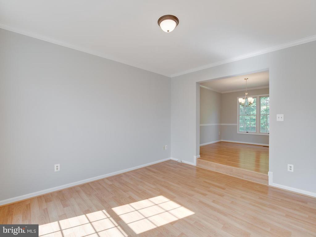 13925 Riding Loop Drive North Potomac, MD 20878 - Photo 8 of 50 Gallery Image 8