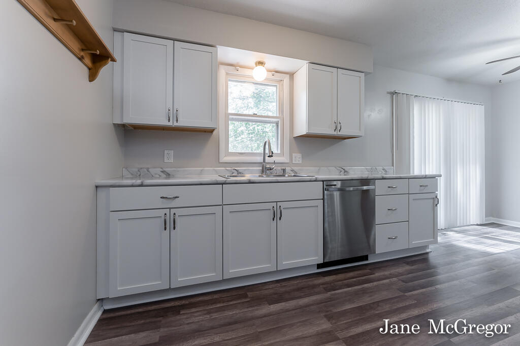 1305 Poulson Road Muskegon, MI 49445 - Photo 6 of 40 1305PoulsonRd13Lores
