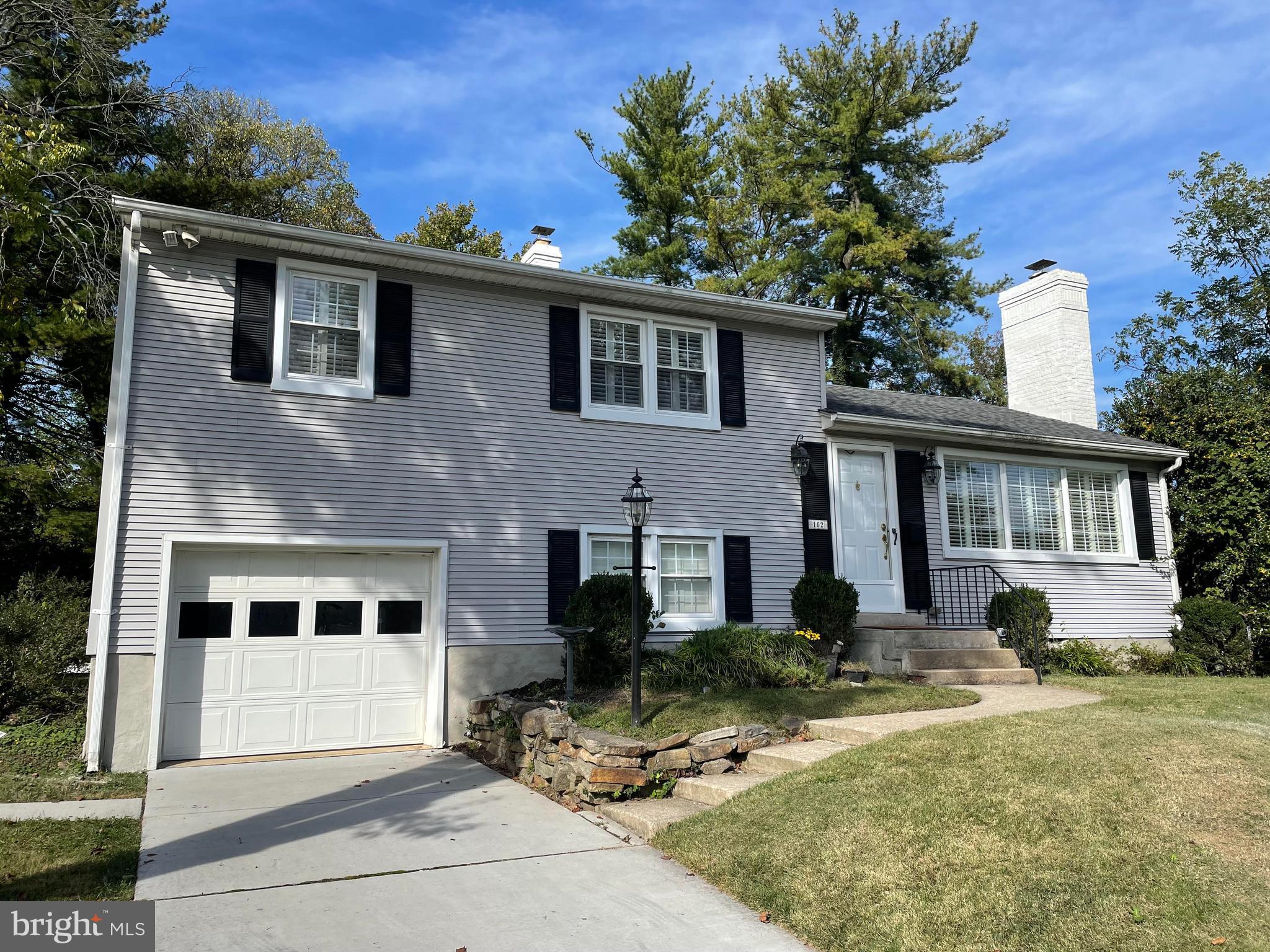 Welcome to 102 Ridgefield Rd in Lutherville