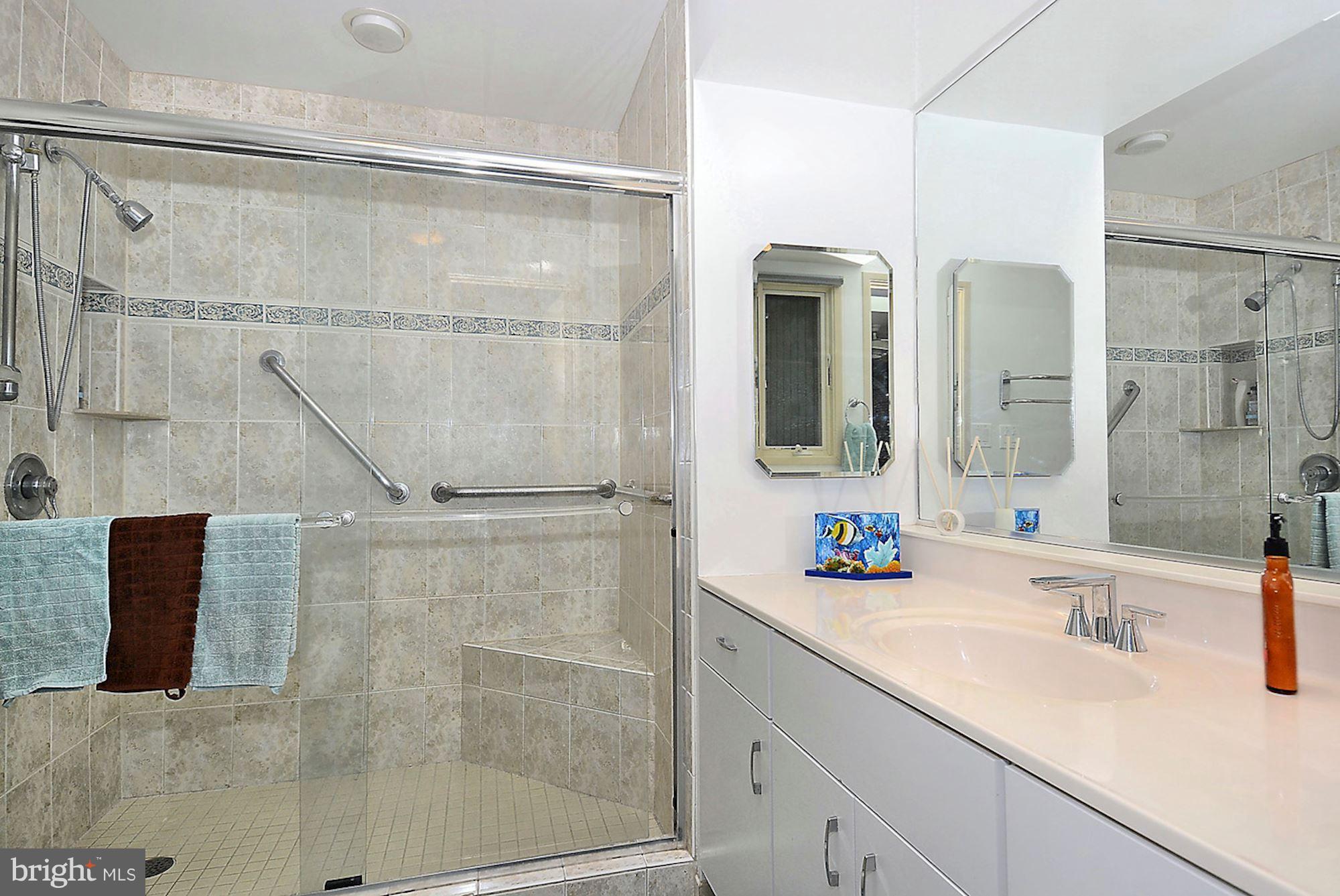 8320 Fenway Road Bethesda, MD 20817 - Photo 16 of 28 Bath (Master)