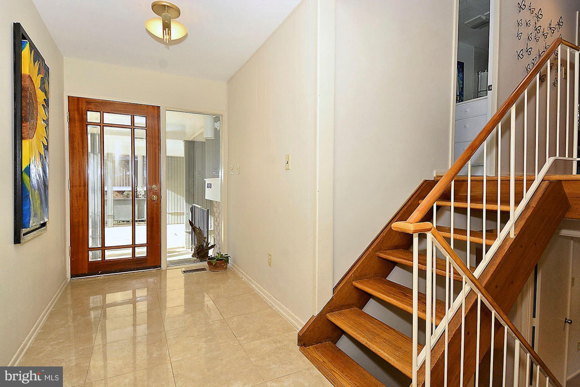 8320 Fenway Road Bethesda, MD 20817 - Photo 3 of 28 Interior (General)