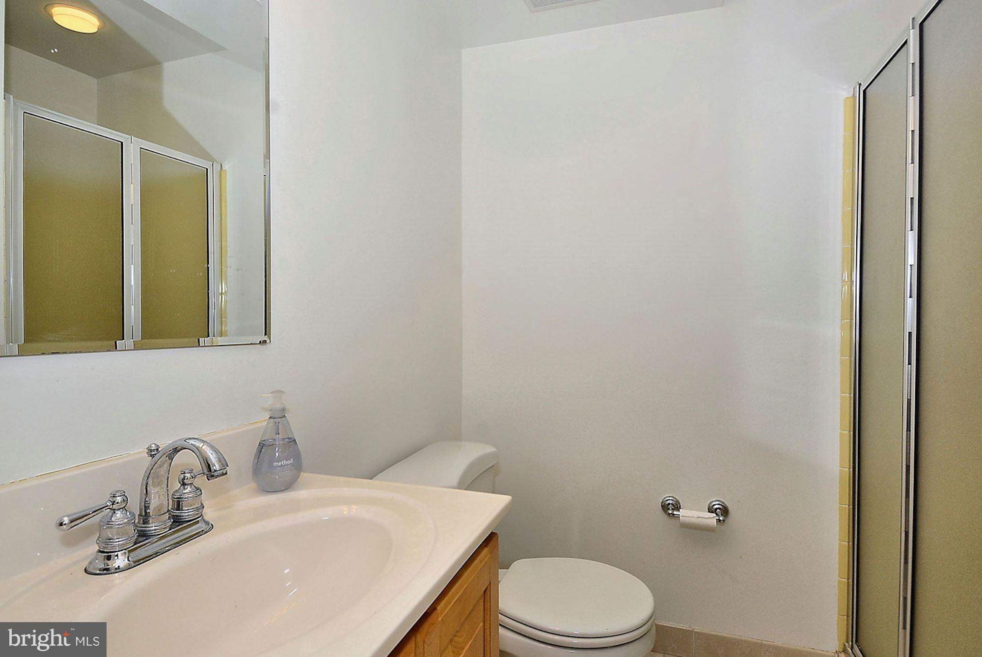 8320 Fenway Road Bethesda, MD 20817 - Photo 21 of 28 Bath